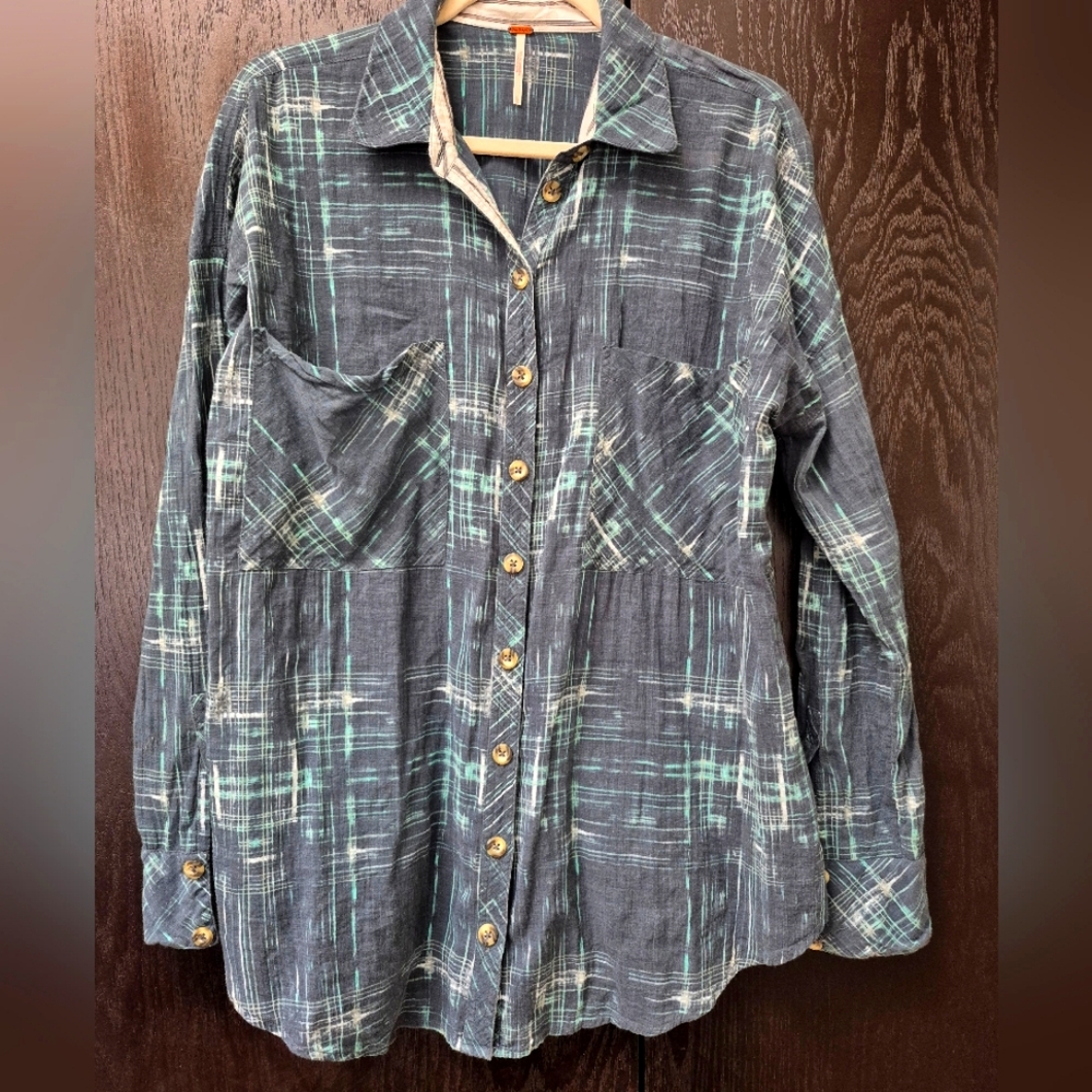 Free People lightweight shirt sz L